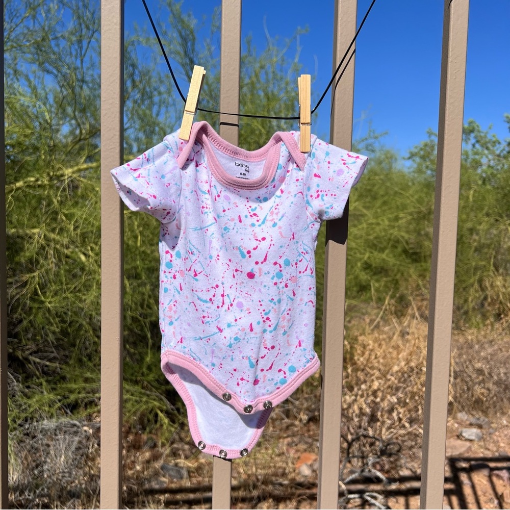 Bebe Baby Girl’s Onesie Size 0-3 Mos Color White, Pink W/Paint Looking Spots)